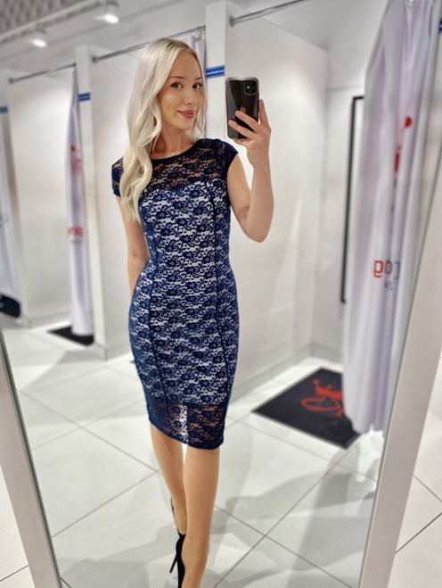 Sukienka dopasowana koronka brokat granat