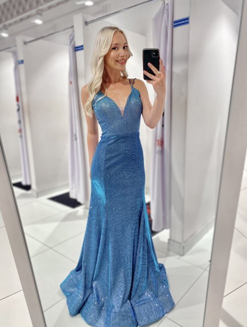 Sukienka długa o kroju rybki z brokatem niebieski