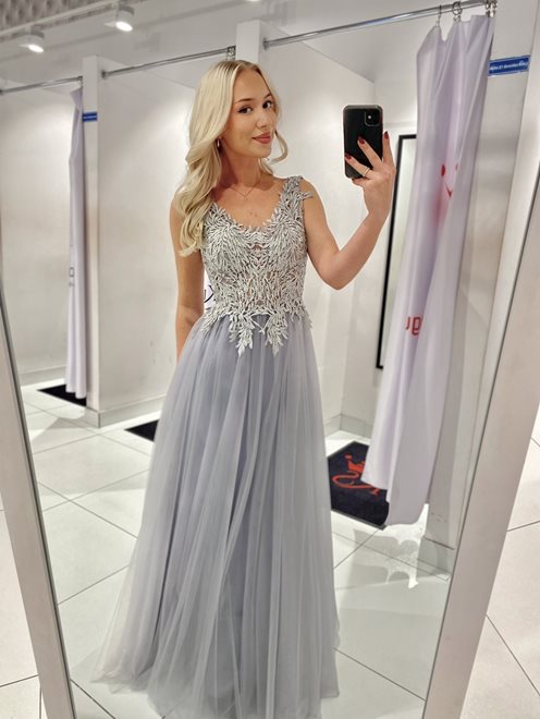 Sukienka długa tiulowa pióra szary