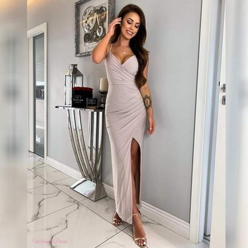 Długa sukienka brokat rozcięcie beż