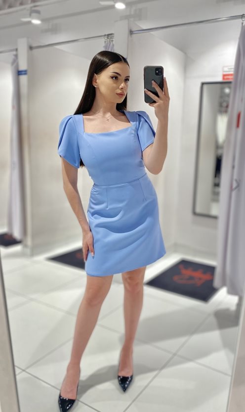 Sukienka krótka dekolt krótki rękawek błękit