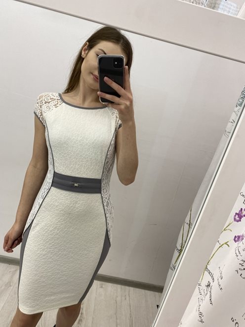 Sukienka koronka po bokach biały-szary