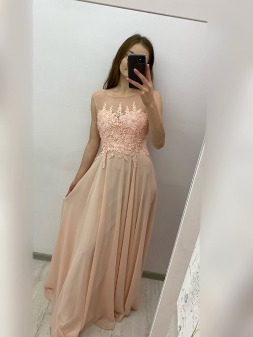 Długa sukienka z siateczką róż