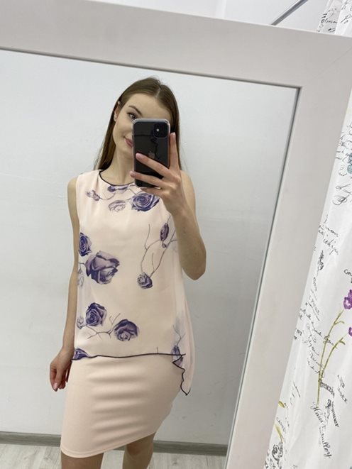 Krótka sukienka narzutka róż