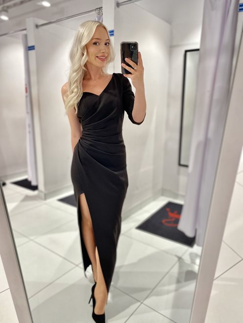 Sukienka długa dopasowana na jedno ramię czarna