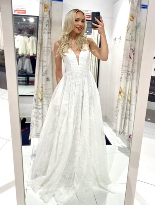 sukienka długa cała brokatowa biel