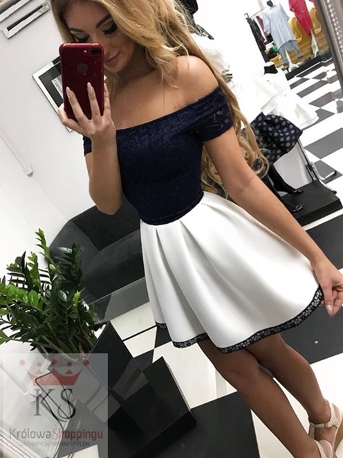 Koronkowa sukienka rozkloszowana czarny