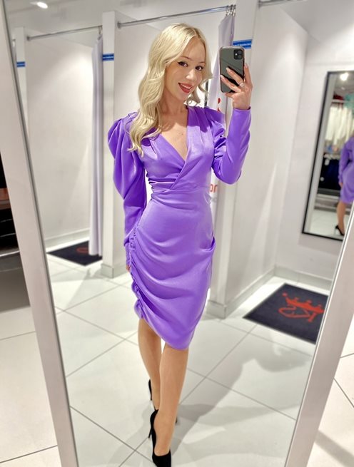 Sukienka krótka marszczona z rękawem fiolet