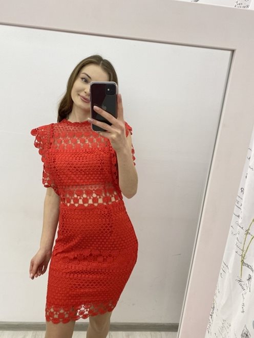 Krótka sukienka dopasowana koronkowa rękawek czerw