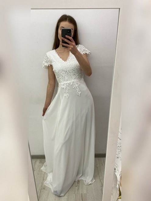 Sukienka długa ozdobny krótki rękawek biała