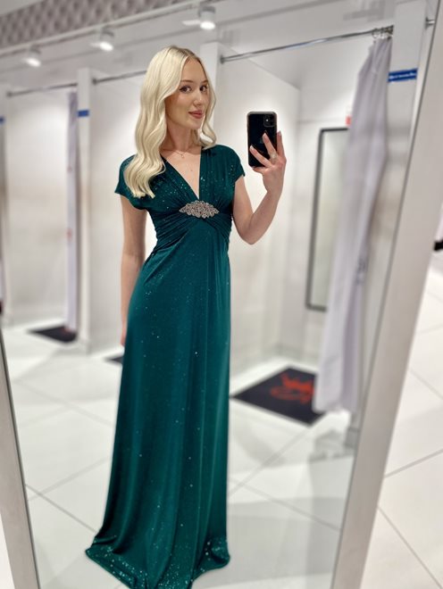 Sukienka długa ze zdobieniem w pasie zieleń