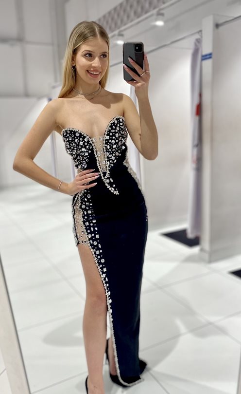 Sukienka asymetryczna zdobiona kamieniami czerń