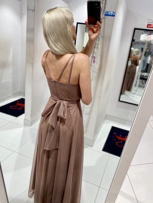 Sukienka długa prosta z tiulem błysk złota