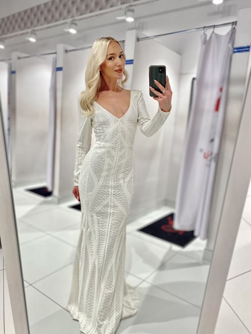 Sukienka długa rybka cekiny rękaw biała