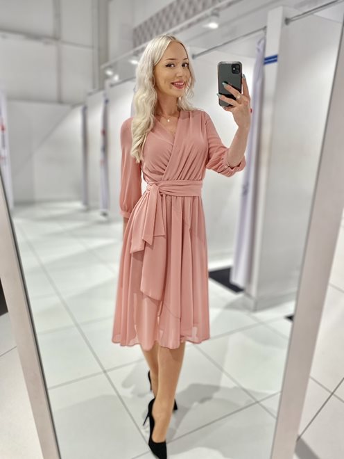 Sukienka midi rękaw 3/4 z paskiem róż