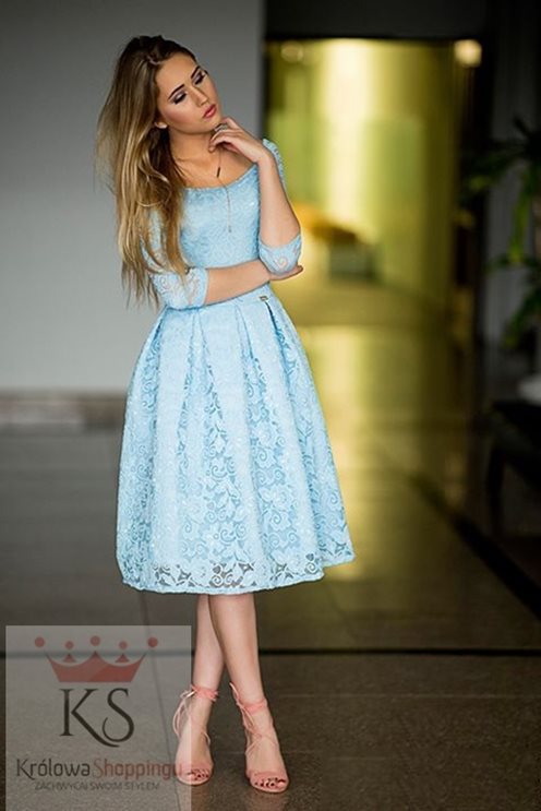 ROZKLOSZOWANA SUKIENKA CAŁA W KORONKĘ BŁĘKIT