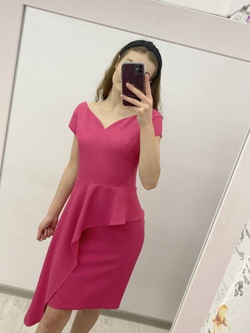 Sukienka krótka baskinka na bok róż