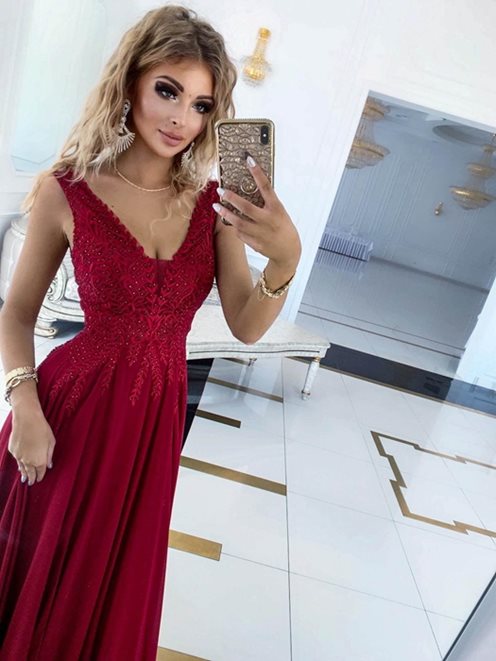 Sukienka długa ozdobna góra kamyczki bordo