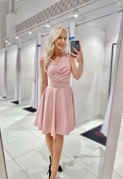 Sukienka krótka prosta za kolanko róż