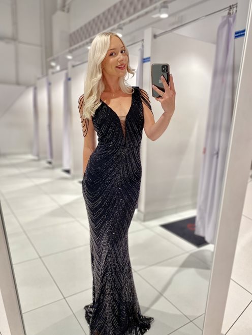 Sukienka długa cekinowa o kroju rybki czerń