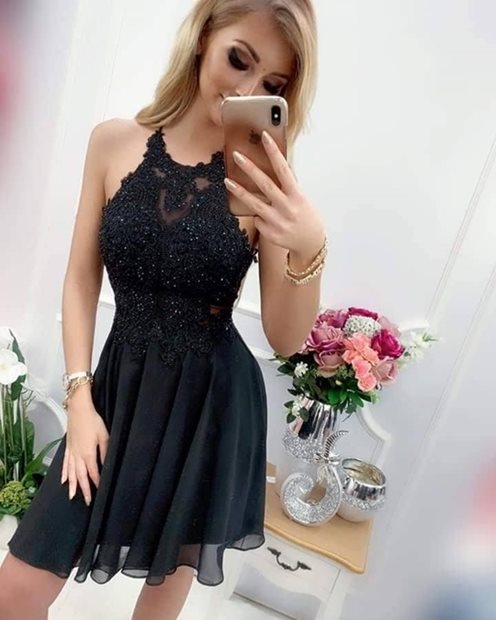 Krótka sukienka na ramiączkach czarny