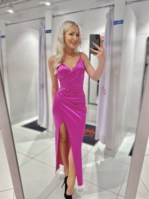 Sukienka długa satynowa dopasowana magenta