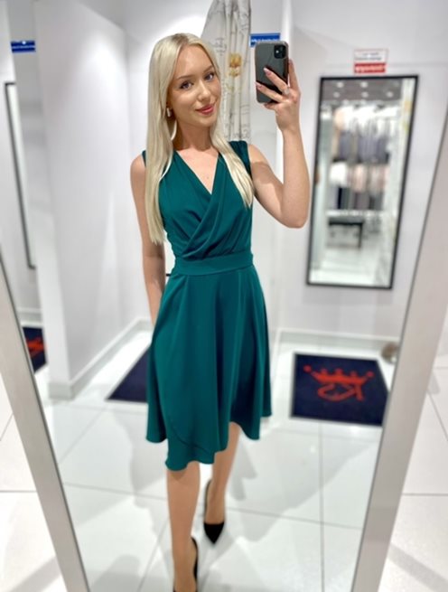 Sukienka krótka zakładki i pasek zieleń