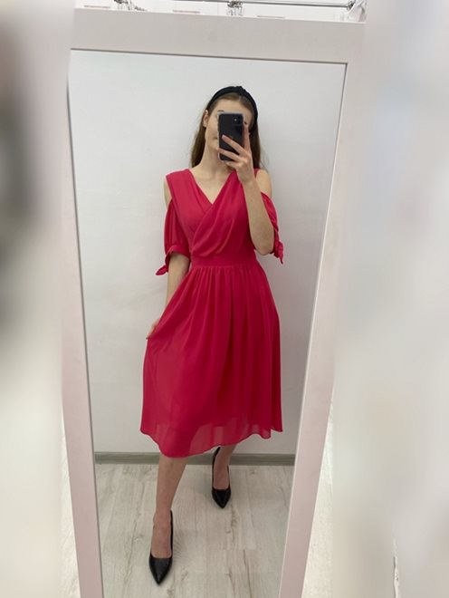 Sukienka midi z wiązaniem na rękawach malina