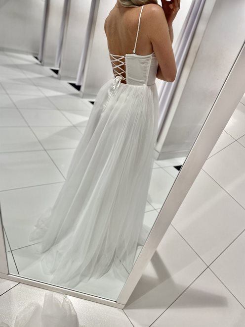 Sukienka długa z gorsetem i tiulem biel