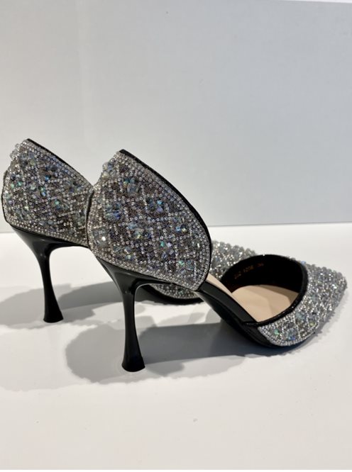 Szpilki mocno zdobione czerń