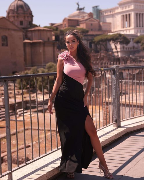 Sukienka długa jedno ramię ozdobne róże róż-czerń