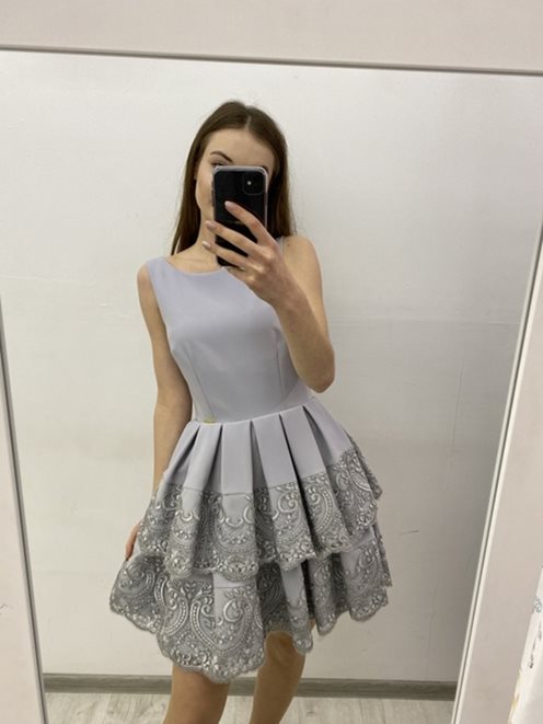 sukienka koronkowe falbany szary