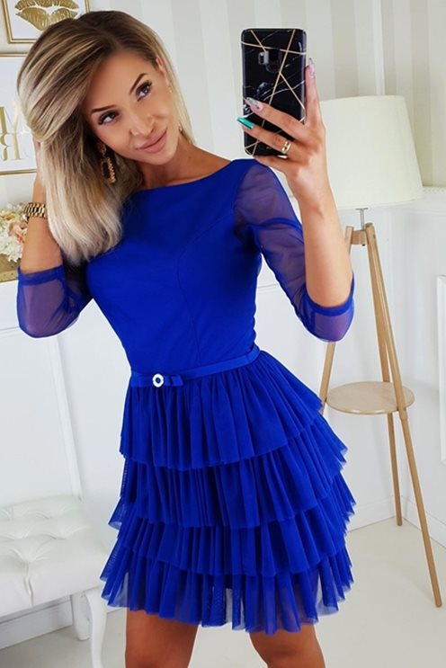 Tiulowa sukienka trzy falbany długi rękaw chaber