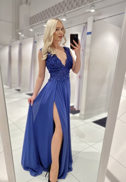 Długa sukienka z wycięciem v przód i tył jeans