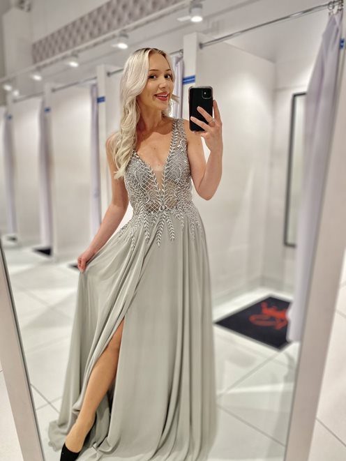 Sukienka długa ozdobna góra kamyczki szara