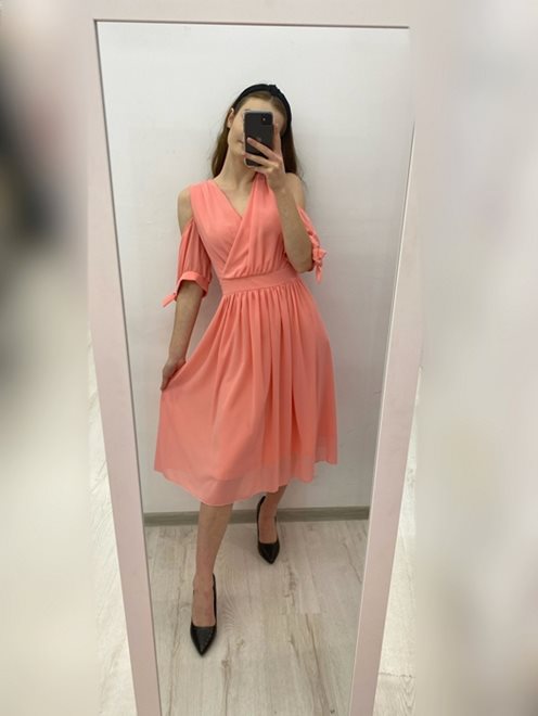 Sukienka midi z wiązaniem na rękawach łososiowa