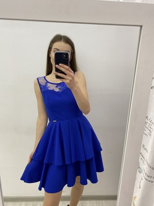 Sukienka z falbanką koronkowy dekolt chaber