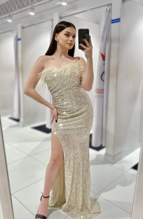 Sukienka długa cekiny pióra marszczona szampański