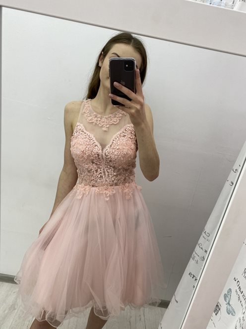 Krótka sukienka tiulowa kwiaty róż