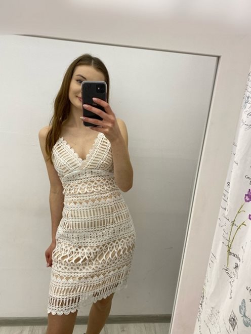 Krótka sukienka koronka na ramiączkach beż/biały