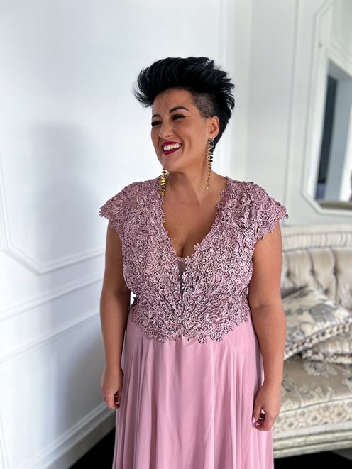 Sukienka długa z rękawkiem zdobienia róż