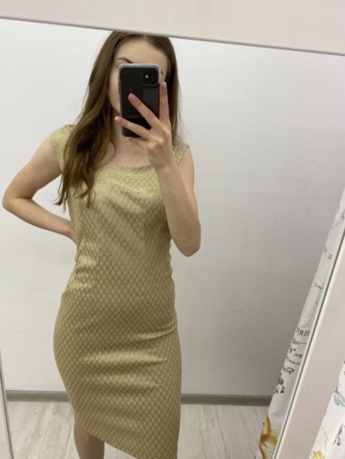 Prosta sukienka brokatowa beż