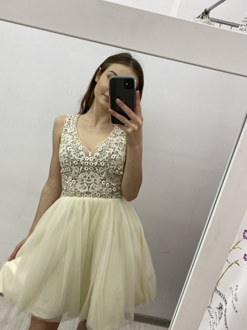 Krótka princeska koronkowa góra beż