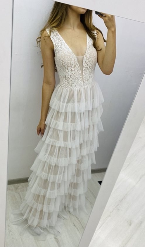 Sukienka długa falbany koronka biała