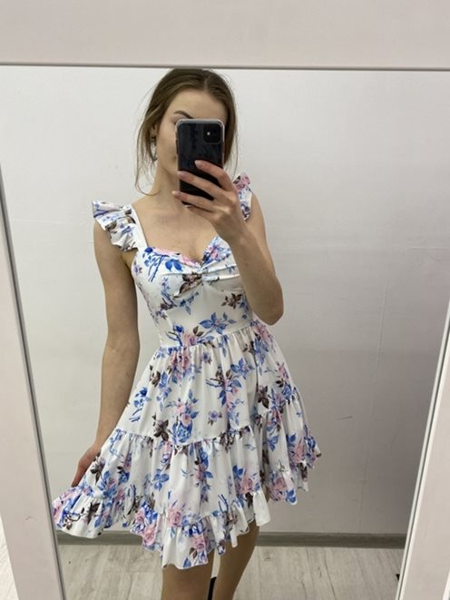 sukienka krótka w kwiaty ramiączka falbanka błękit