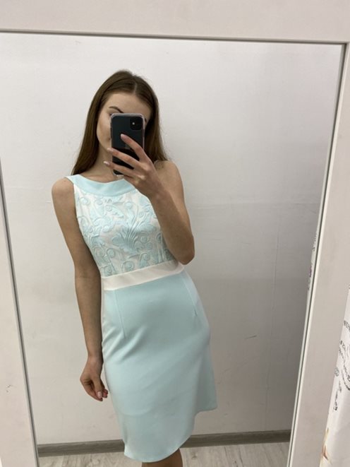 Dopasowana sukienka prosta mięta