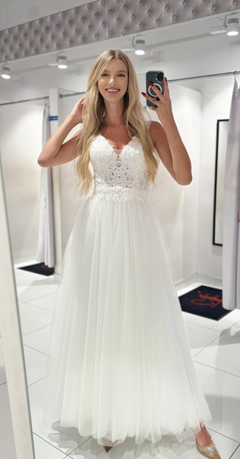 Sukienka długa tiulowa delikatne zdobienia biel