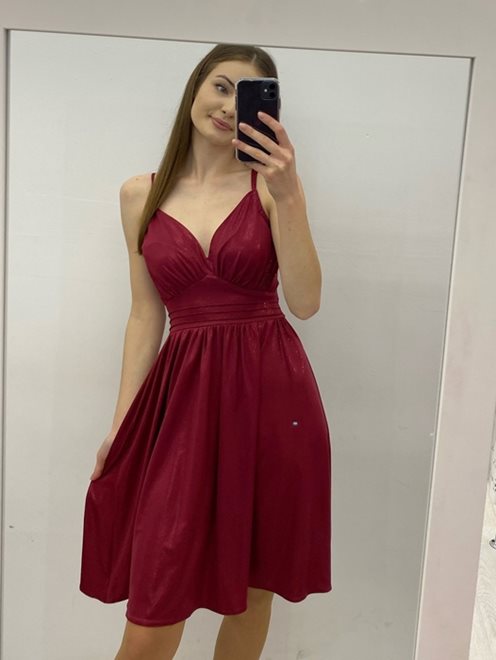 Sukienka krótka z odcięciem na ramiączkach bordo