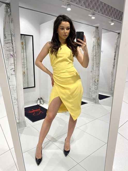 Sukienka krótka prosta na ramię żółty