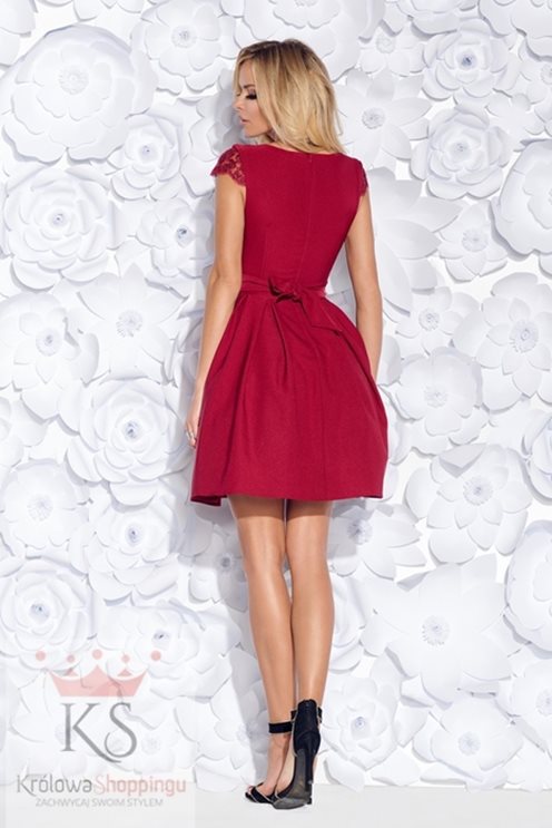 Sukienka z motylkiem bordo